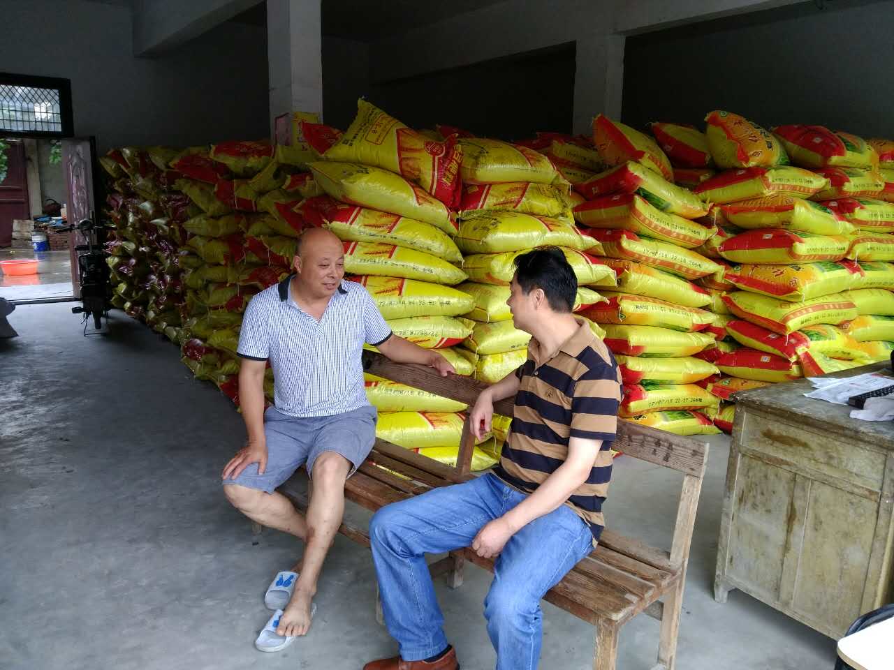 陈总走访宿州复合肥直供商，了解当地复合肥市场。